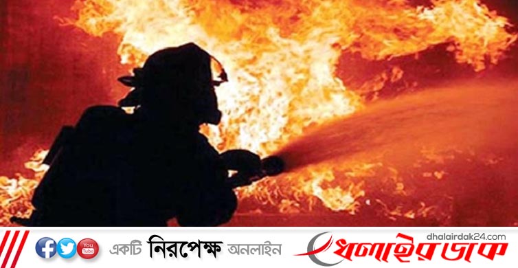 রাজধানীর বসিলায় জুতা তৈরির কারখানায় আগুন