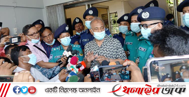 তারেক রহমানের দেশে আসতে কোনো বাধা নেই: স্বরাষ্ট্র উপদেষ্টা