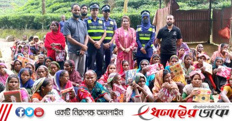 শারদীয় দুর্গাপূজা উপলক্ষে চা শ্রমিকদের মাঝে শাড়ি বিতরণ
