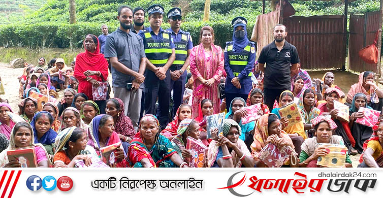 শারদীয় দুর্গাপূজা উপলক্ষে চা শ্রমিকদের মাঝে শাড়ি বিতরণ