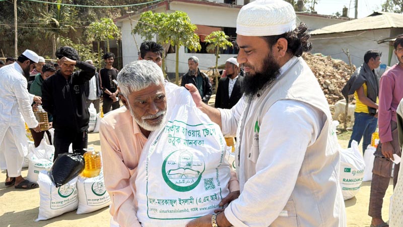 ৫০ হাজার রোজাদারের পাশে আল-মারকাজুল ইসলামী