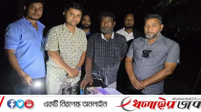সীমান্ত থেকে জাল টাকাসহ মাদক কারবারি গ্রেফতার