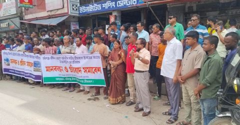 শ্রীমঙ্গলে সিলেট–হবিগঞ্জ বিরতিহীন বাসের যাত্রা বিরতির দাবিতে মানববন্ধন