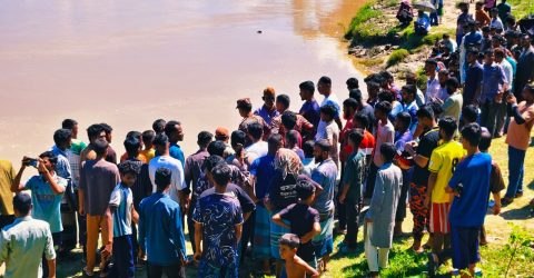 কমলগঞ্জে ধলাই নদীতে টমটম, নিখোঁজ চালক