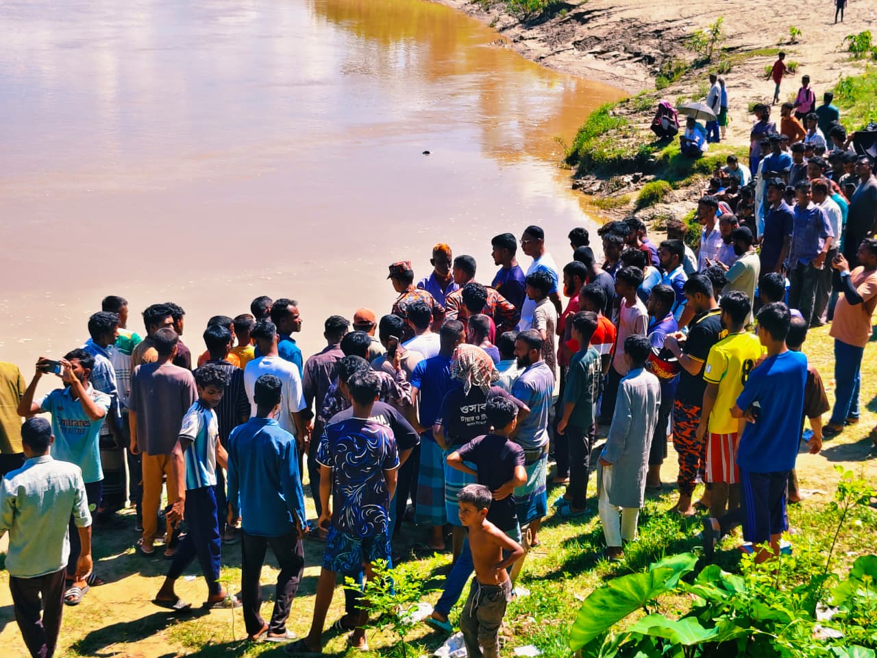 কমলগঞ্জে ধলাই নদীতে টমটম, নিখোঁজ চালক