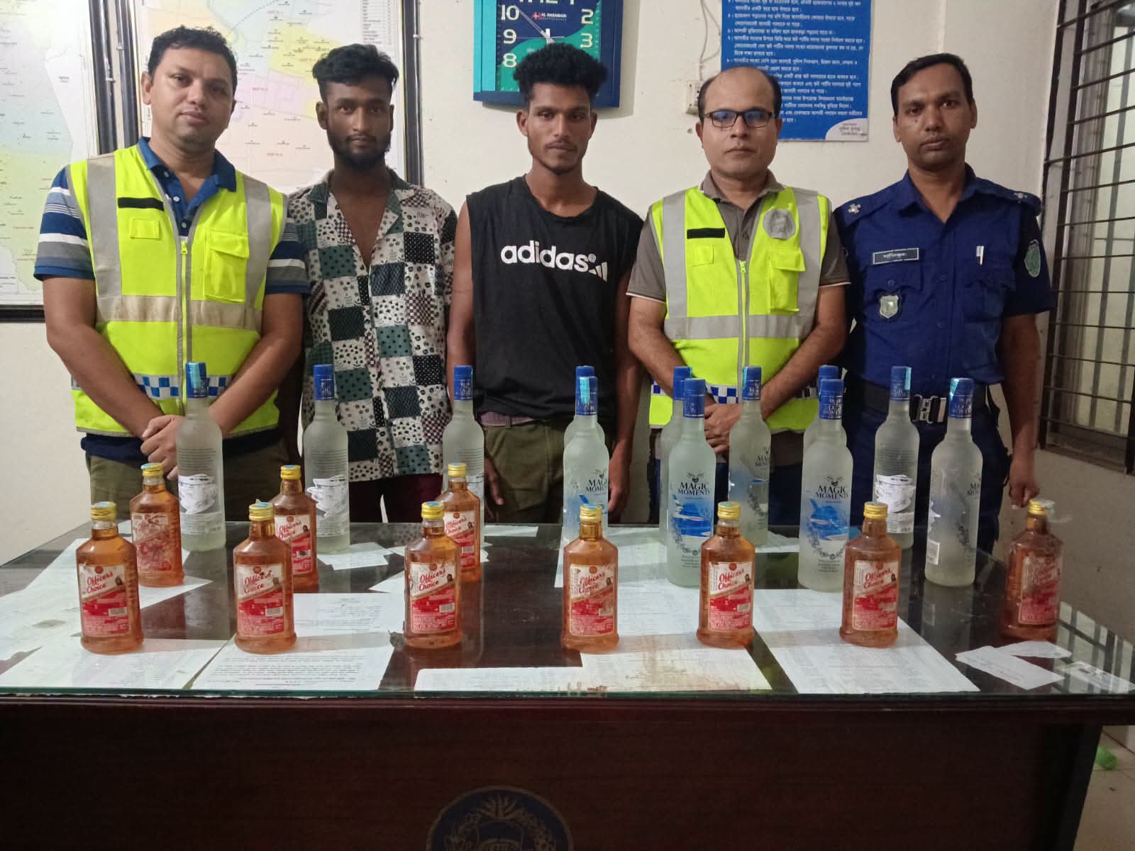 কমলগঞ্জে ভারতীয় মদসহ আটক ২