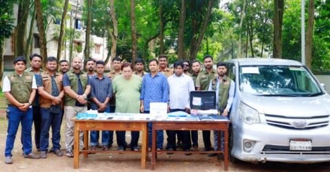 সীমানা পিলার ও প্রাচীন কয়েনের নামে কোটি কোটি টাকা আত্মসাৎ: গ্রেপ্তার ৪