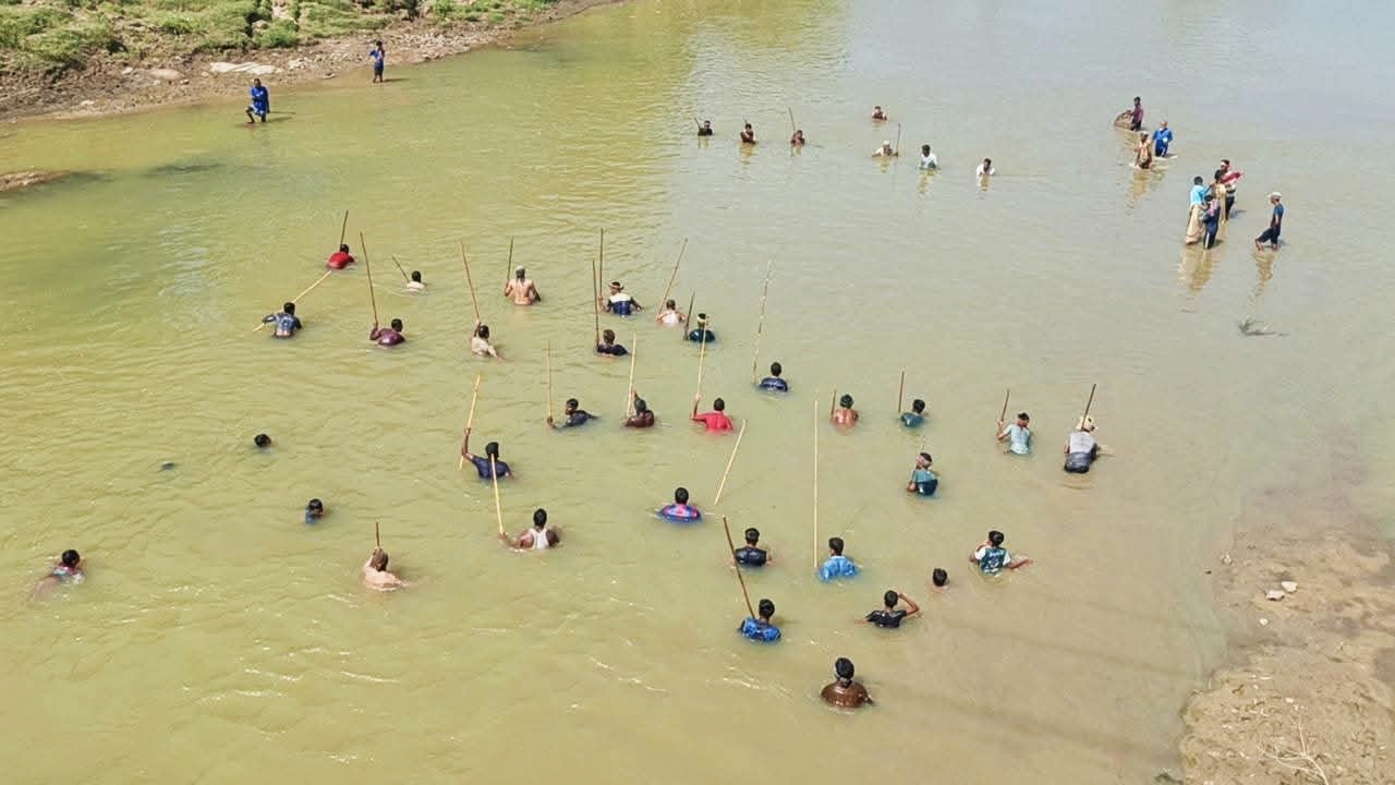 ধলাইয়ের বুকে শতবর্ষী পলো বাওয়া উৎসব 